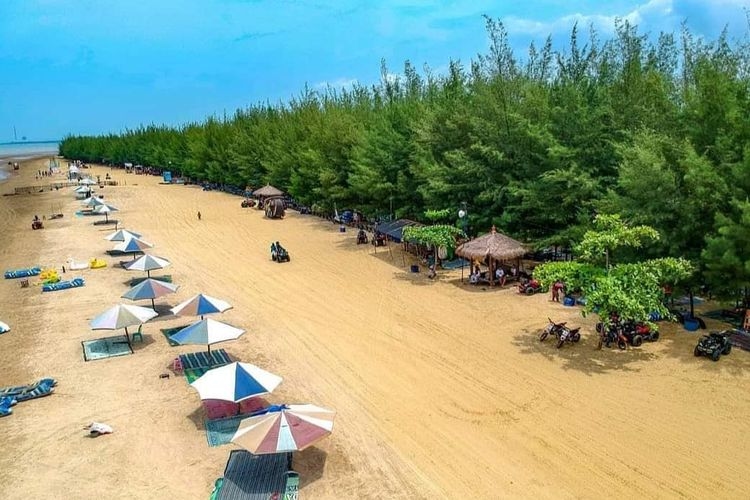 Pesona Keunikan Pantai Karang Jahe Rembang, Hamparan Pasir Putih dengan Karang Kecil Berbentuk Seperti Jahe