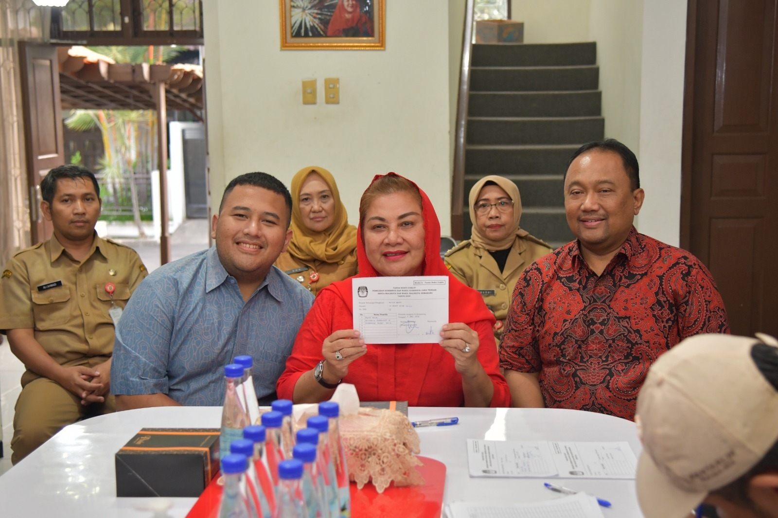 Didampingi Suami dan Anak, Mbak Ita Terima Tim Pantarlih untuk Pilkada Semarang 2024