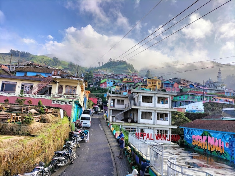 Liburan Seru Jelajahi Keindahan Nepal van Java, Surga Tersembunyi di Lereng Gunung Sumbing Magelang Jateng