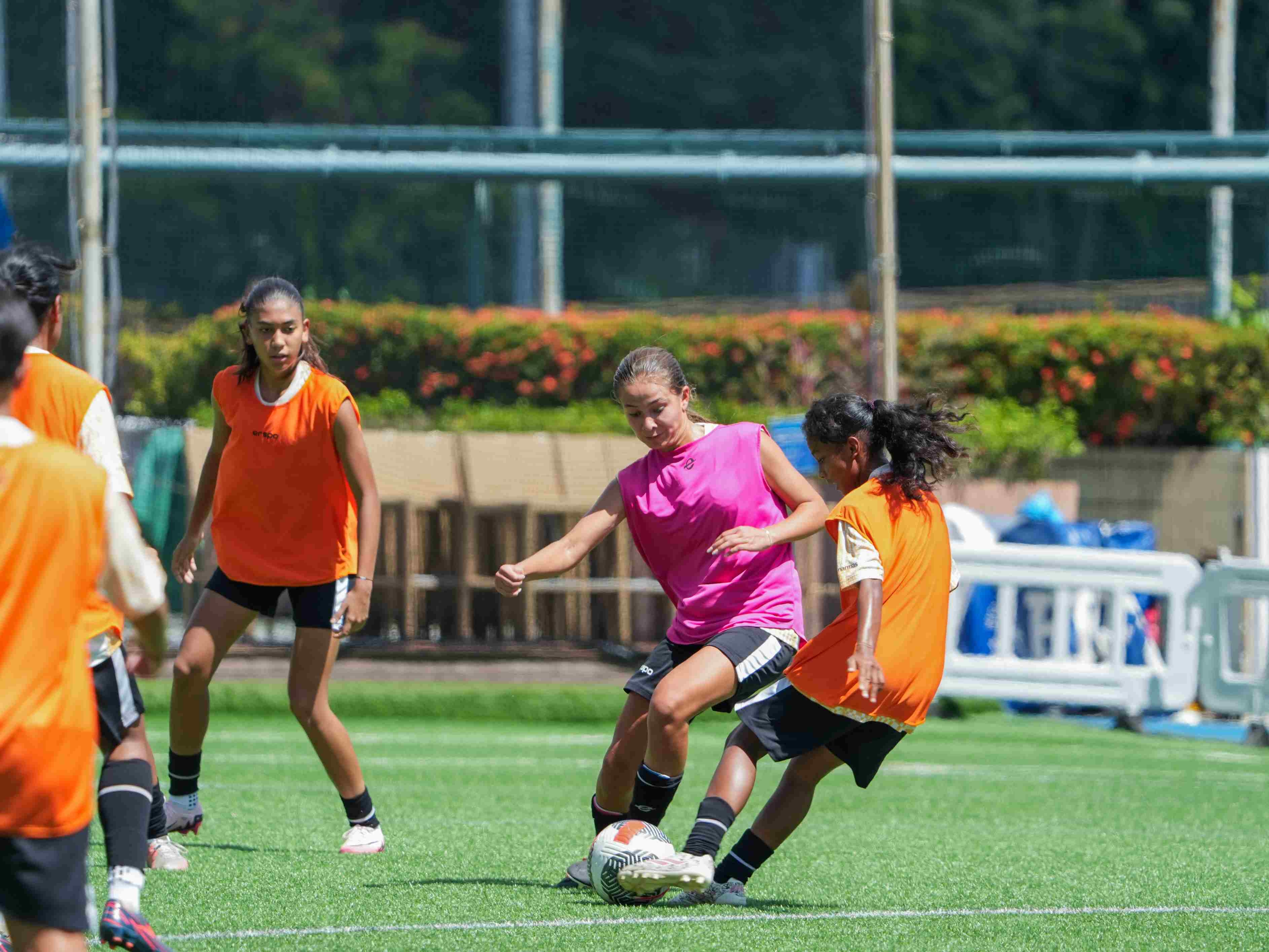 Tim Nasional Wanita Indonesia Jalani Latihan Perdana di Hong Kong untuk Persiapan Laga Uji Coba