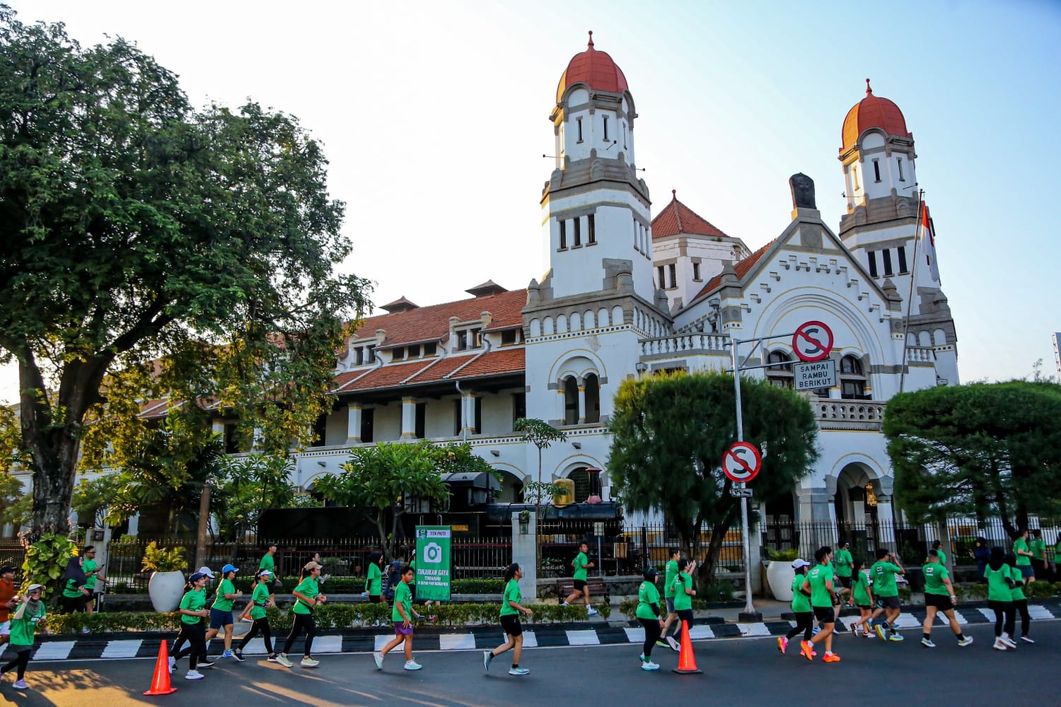 Ambil Rute Lewati Obyek Wisata dan Gedung Bersejarah, Ribuan Pelari Semarakkan MILO ACTIV Indonesia Race 2024 di Semarang