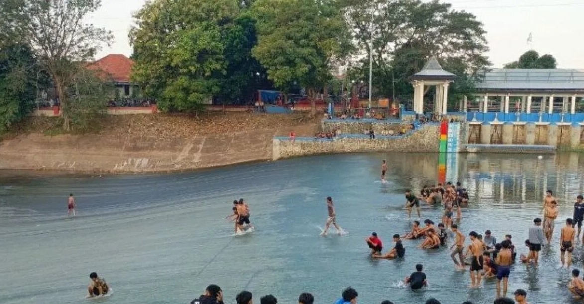 Wali Kota Semarang Ingatkan Bahaya Seluncuran di Pleret atau Bendung Sungai Banjir Kanal Barat