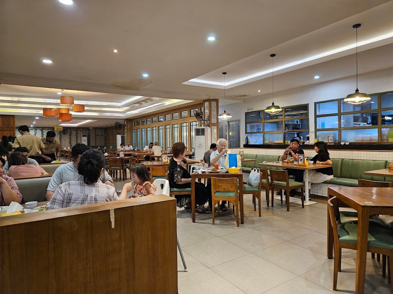 Karir Vibes! Lowongan Kerja Terbaru September 2024 di Kedai Beringin Group Semarang! Mulai dari Waiter, Cook, Cook Helper, dan Steward