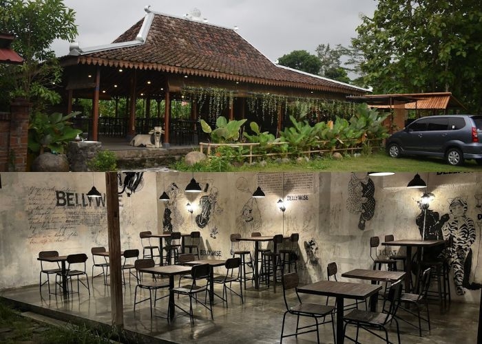 Siap-siap Ngiler! Rekomendasi 4 Tempat Makan Buat Menikmati Kuliner Daging Asap Terbaik di Jogja yang Wajib Dicoba Pecinta Daging!