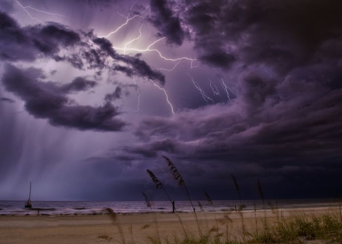 Prospek Cuaca 21-27 Januari 2025: Cuaca Ekstrem Melanda! BMKG Peringatkan Potensi Bencana Besar di Indonesia Sepekan ke Depan