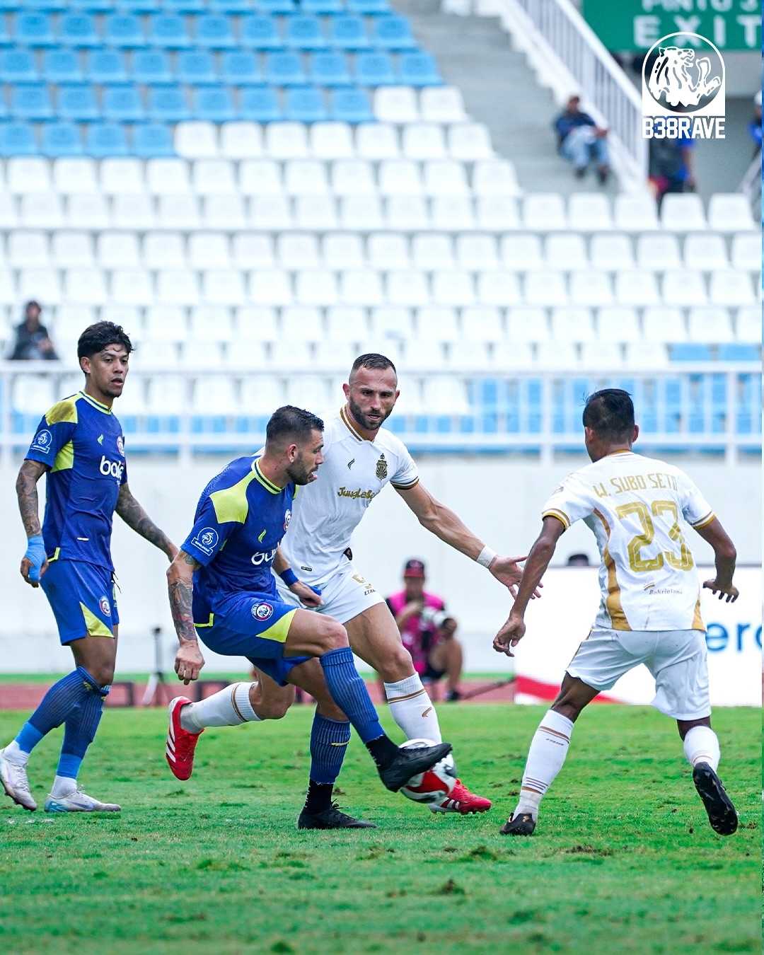 Drama di Kanjuruhan: Arema FC Menang Dramatis 2-1 Atas Bhayangkara FC Berkat Gol Penalti Dalberto