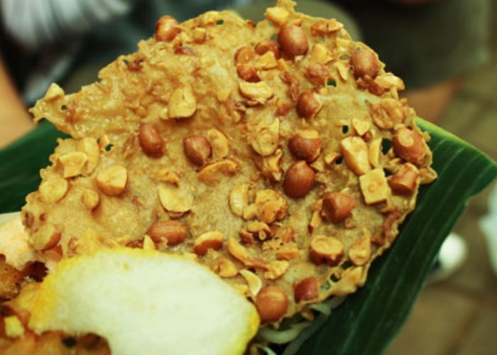 Rahasia Tersembunyi di Balik Renyahnya Rempeyek: Dari Makanan Kerajaan Sampai Simbol Persatuan!