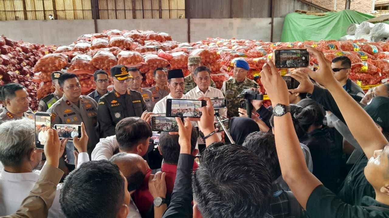 123 Ton Bawang Bombay Ilegal di Pelabuhan Tanjung Emas Diamankan Melalui Lapor Pak Amran, Jalur Tikus Terkuak