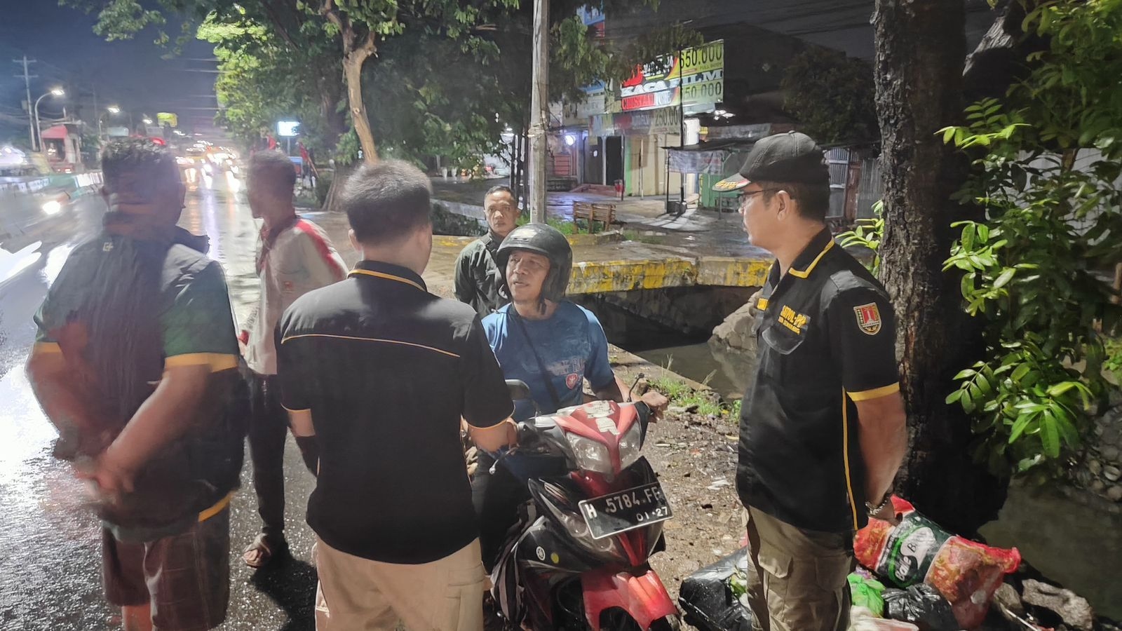Perangi Sampah, Satpol PP Kota Semarang Mulai Razia Pembuang Sampah Sembarangan, Tiga Orang Diamankan