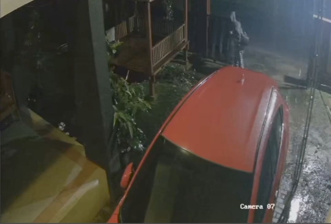 Terekam CCTV, Detik-detik Mobil HR-V Biduan Jepara Moza Paloza Digondol Maling