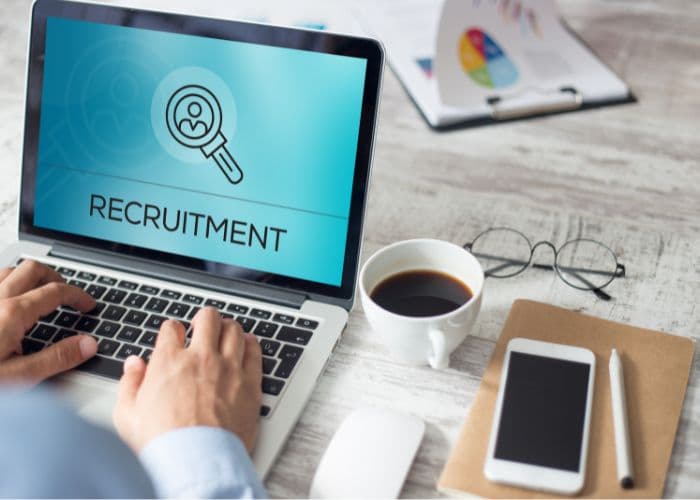 Bagi Kaum Fresh Graduate, Berikut 5 Tips Melamar Pekerjaan yang Mudah Secara Online