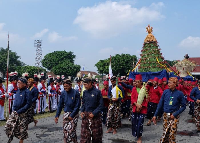 Menghargai Keanekaragaman Sebuah Adat Istiadat: 5 Tradisi Unik Lebaran di Berbagai Daerah Indonesia yang Perlu Kamu Ketahui
