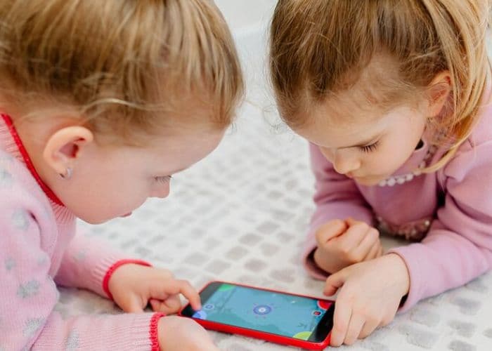 Parenting Vibes! Liburan Akhir Tahun Bebas Gadget! Ini 3 Tips Jitu Agar Anak Tetap Produktif Tanpa Ketergantungan pada Smartphone
