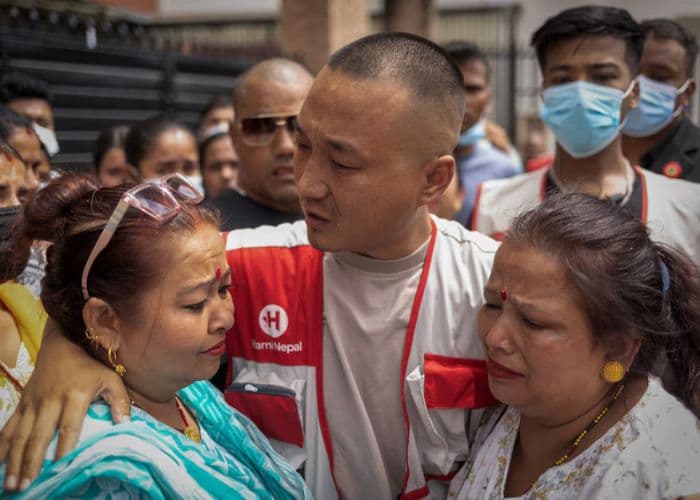 Bukan Main! Mantan DJ Ini Pakai Aplikasi Gaming Buat Gulingkan PM Nepal, Kini Jadi "Raja" di Balik Layar!