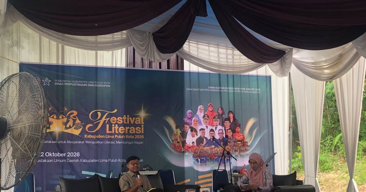 Tampil di Festival Literasi Lima Puluh Kota, Penulis Hasbunallah Haris Ajak Pemuda Kenali Sejarah