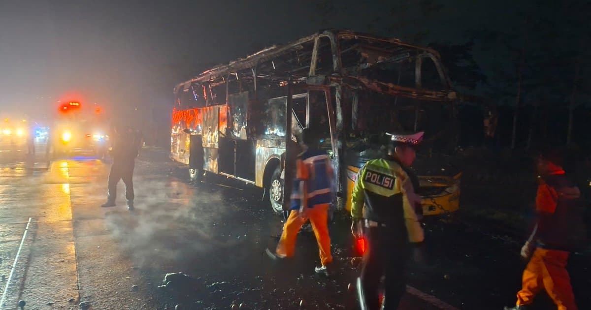 Bus PO Tunggal Dara Terbakar di Tol Bawen-Ungaran, Seluruh Penumpang Selamat