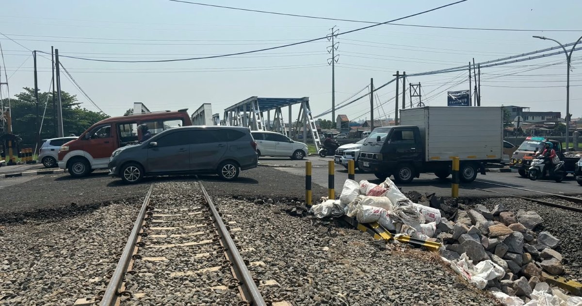 KAI Daop 4 Perbaiki Rel di Perlintasan Madukoro Semarang, Akses Jalan Diberlakukan Buka Tutup