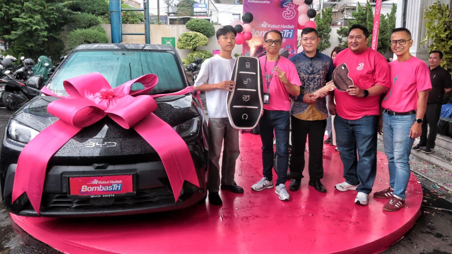 Karyawan Minimarket Asal Klaten Bawa Pulang Mobil Listrik BYD dari Program BombasTri