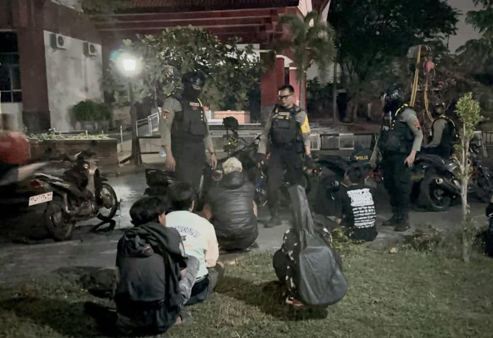 Tim Sparta Amankan 7 Muda-Mudi Konsumsi Miras di Taman ISI Surakarta