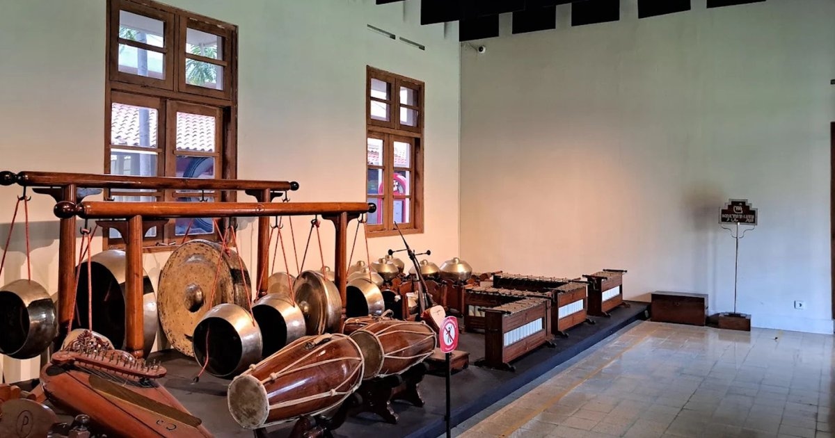 Lokananta dan Gamelan yang Berbunyi Sendiri: Antara Mitos, Sejarah, dan Galeri Modern