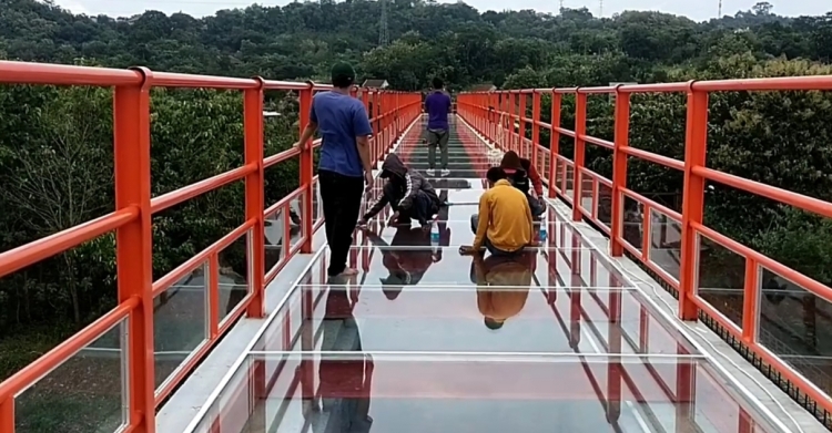 Disporapar Jawa Tengah Tegaskan Pentingnya Izin Operasional dan Standar Keselamatan untuk Wahana Jembatan Kaca