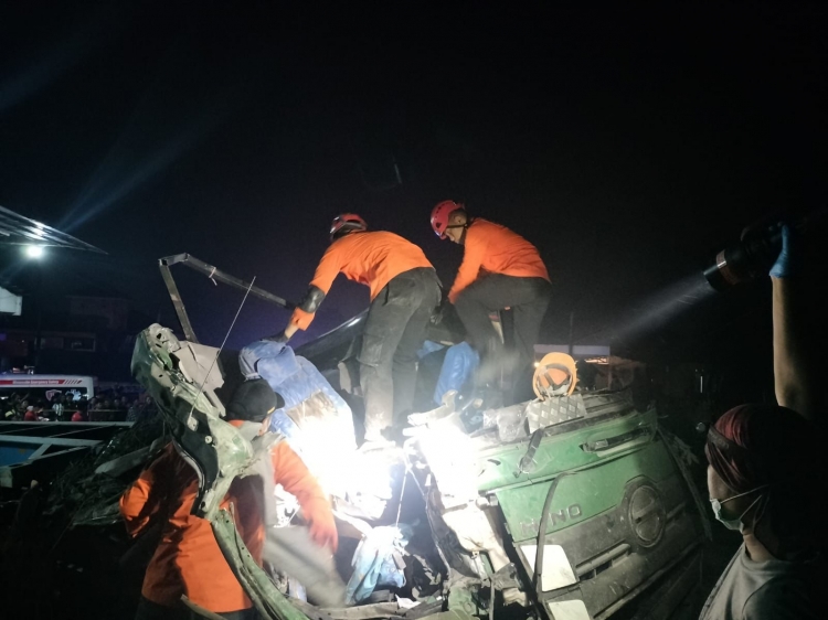 Kecelakaan Beruntun Terjadi di Jalan Raya Parakan-Kretek KM 12, 2 Orang Meninggal Dunia