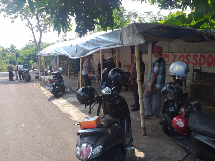 Satpol PP Kota Semarang Tunda Pembongkaran Tenda PKL Warga di Sambiroto