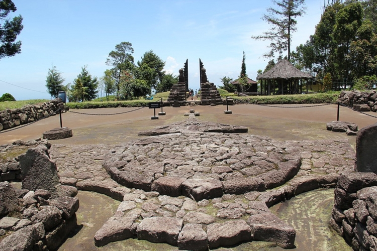 Menyusuri Jejak Peninggalan Kerajaan Majapahit di Candi Cetho, Menjulang Gagah di Lereng Gunung Lawu Karanganyar