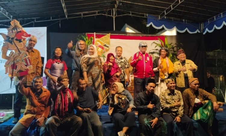 Sukses, Kolaborasi Pertunjukan Wayang dan Puisi Moderasi Beragama di Salatiga