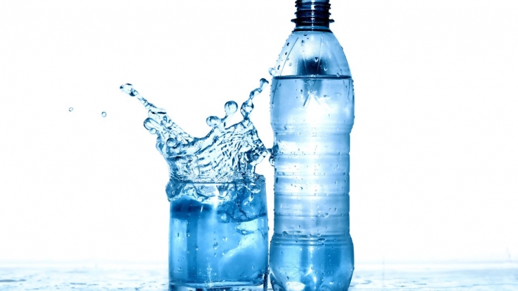 Berikut 4 Manfaat Minum Air Mineral Buat Kesehatan Tubuh