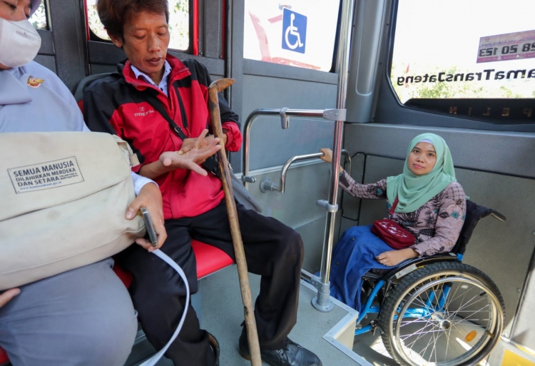 Cerita Eni Widyastuti, Rasakan Fasilitas Ramah Difabel di BRT Trans Jateng Koridor Wonogiri-Sukoharjo-Solo