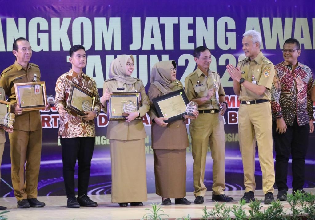 Ganjar Pranowo Minta Kepala Daerah - Pimpinan OPD Inspirator Birokrasi Bersih dan Inovatif