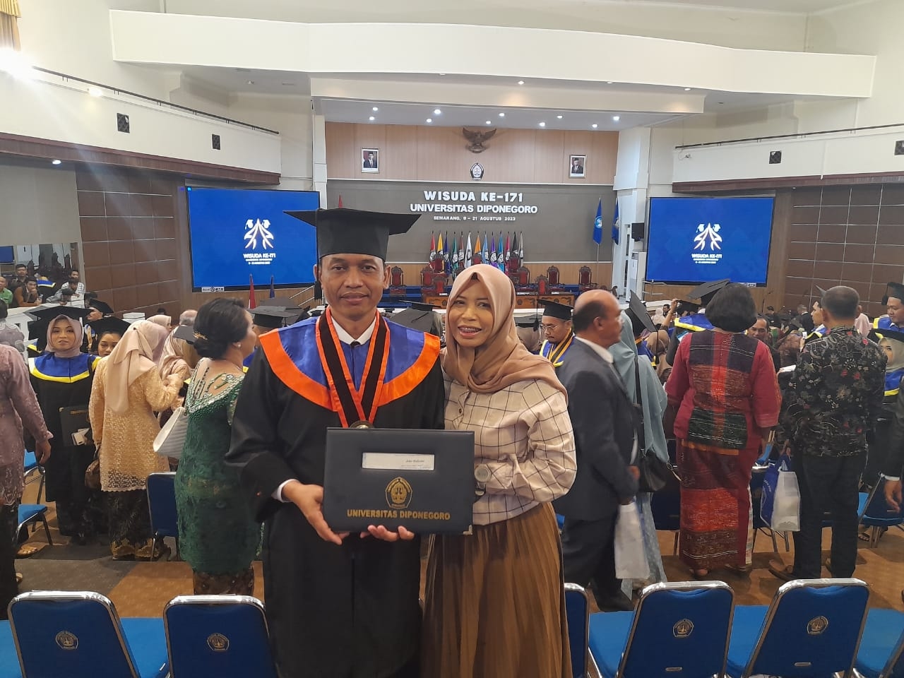Usai Diwisuda Doktor Administrasi Publik Undip, Joko Berharap Penggunaan Dana Desa Tak Disetir