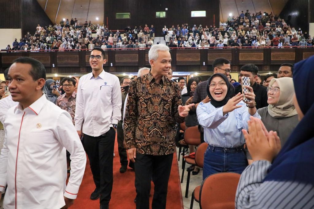 Beri Pembekalan Ribuan Calon Wisudawan UGM, Ganjar Pranowo Cerita Masa Susah Zaman Kuliah
