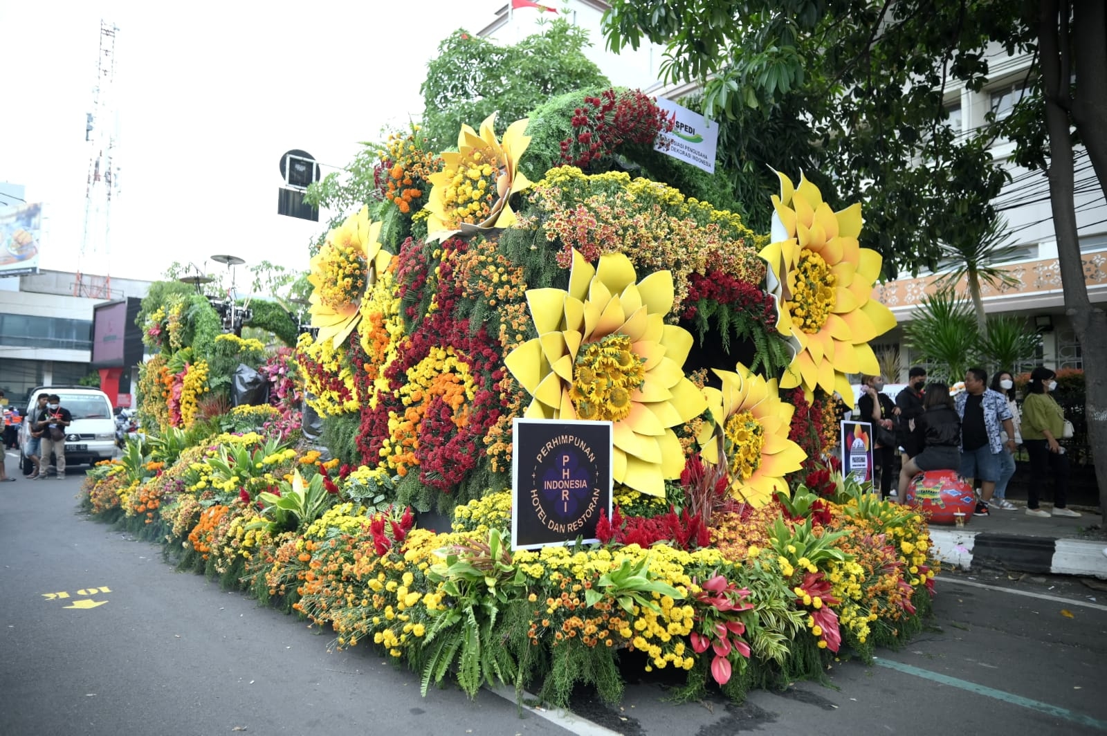Banjir Bunga di Semarang Merdeka Flowers Festival 2023