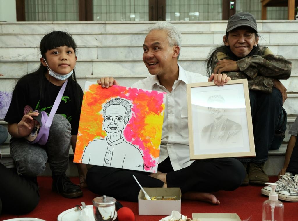 Jelang Purna Tugas, Ganjar Digeruduk Penyapu Jalan, Petani hingga Komunitas Lukis