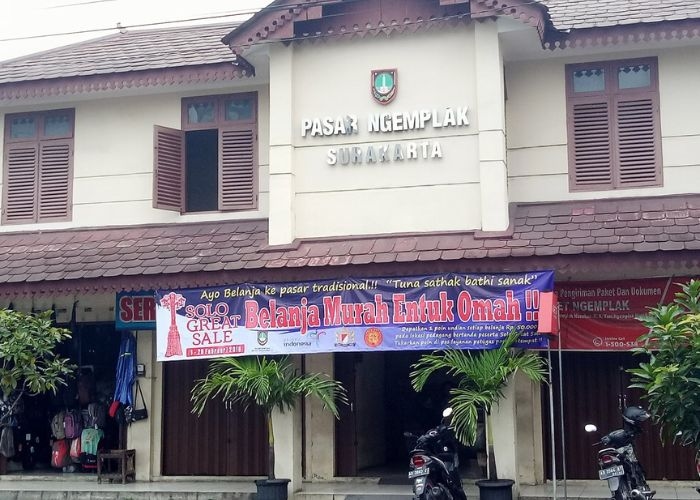 Pasar Ngemplak Solo, Pusat Cinderamata Dekat Masjid Raya Sheikh Zayed Solo