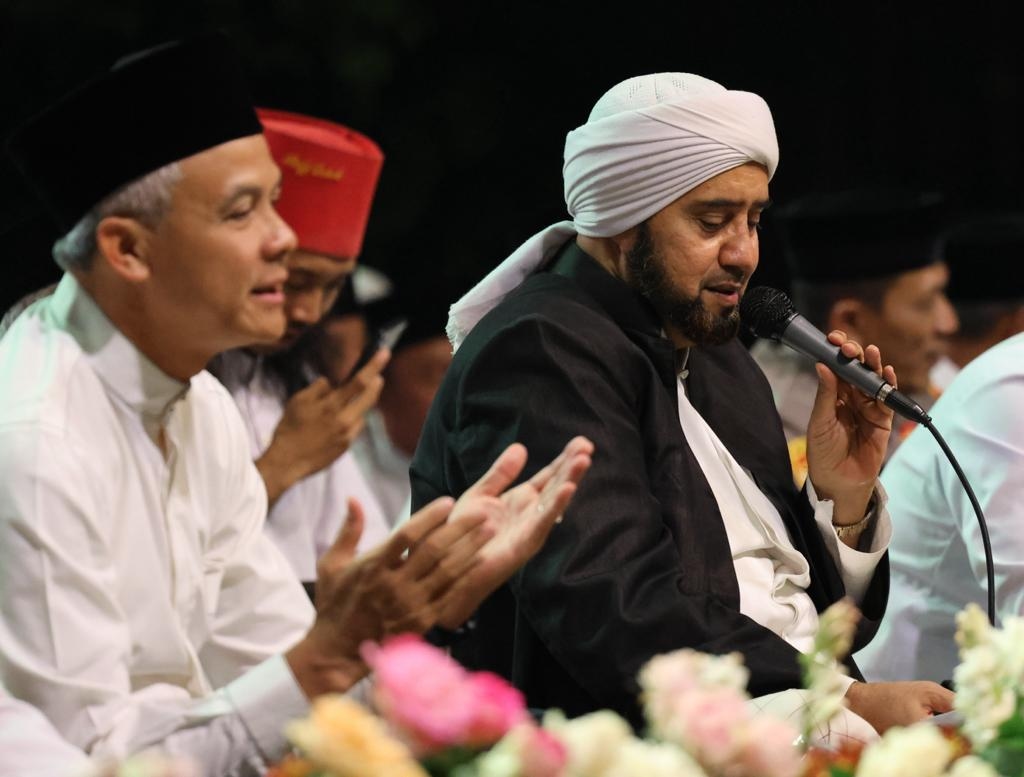 Hadiri Jateng Bersholawat Terakhir, Ganjar Titip Pesan: Pemilu Damai