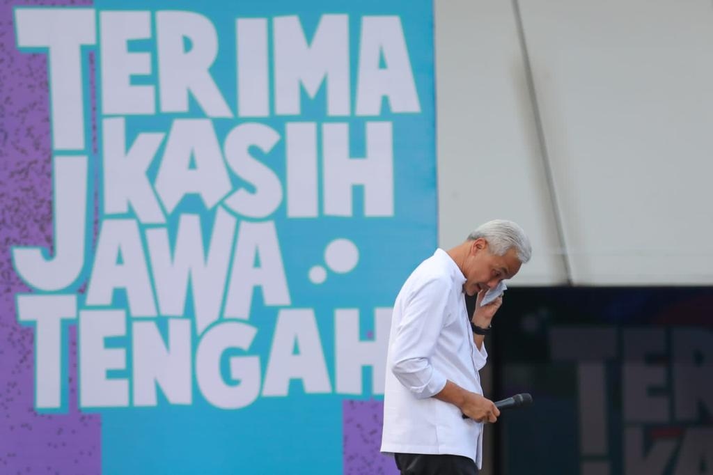 Tangis Ganjar Pecah Saat Pamitan ke Warga