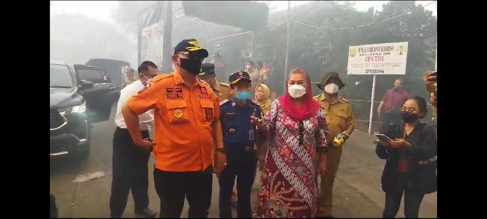 Mbak Ita Pimpin Langsung Pemadaman Kebakaran di TPA Jatibarang
