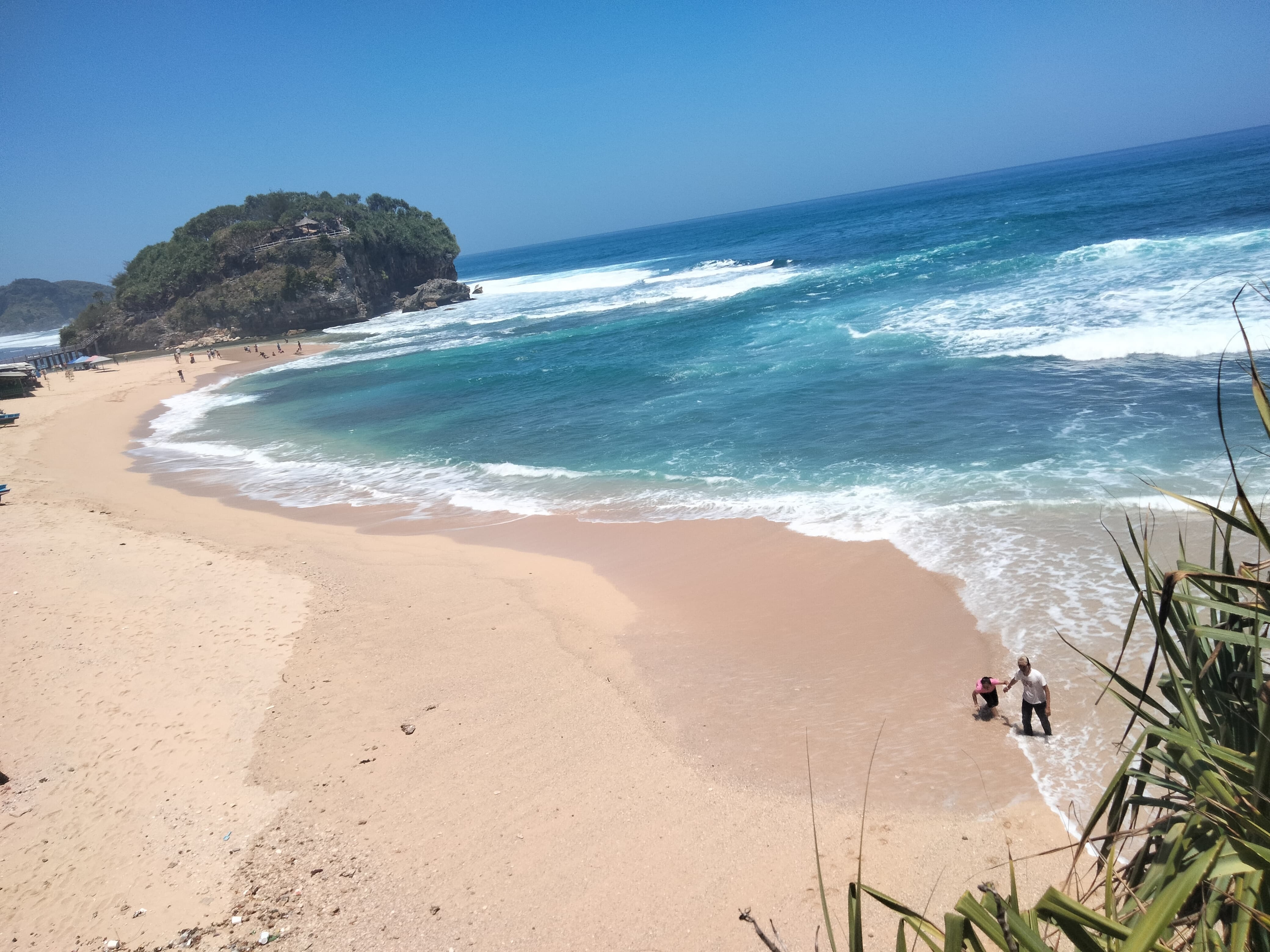Pantai Drini yang Menawan, Berikut 6 Fakta yang Perlu Kamu Ketahui