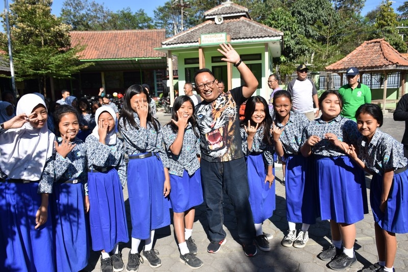 Sinoeng Tilik Kampung di Wilayah Kelurahan Noborejo, Beri Bantuan Anak Stunting dan BSRS