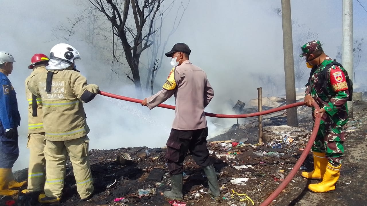 Mbak Ita Pastikan Heli Water Bombing Datang Padamkan Kebakaran TPA Jatibarang