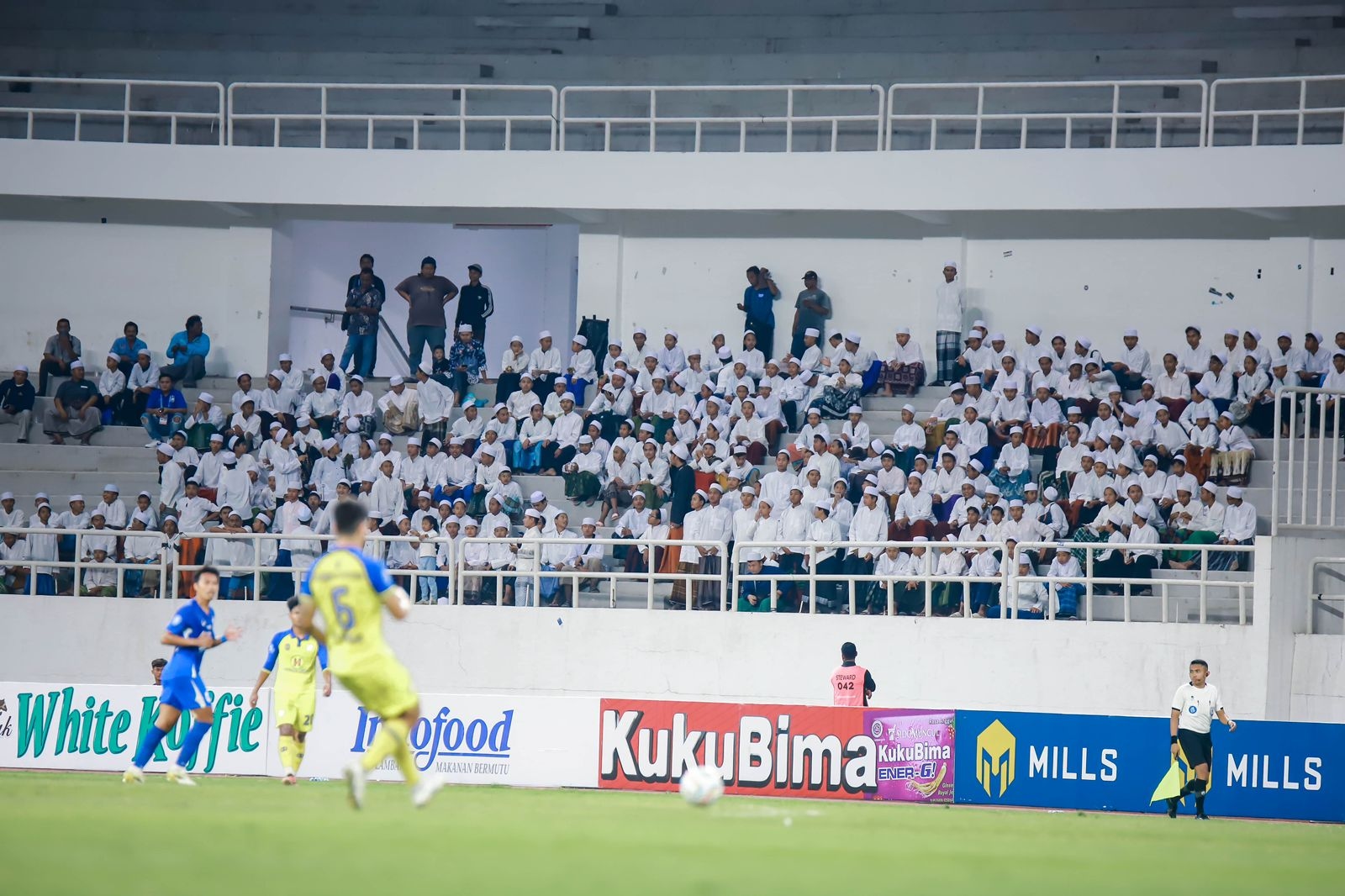 Laga PSIS vs Barito Putera Diiringi Lantunan Solawat Ratusan Santri Ponpes Assalafi Al Fithrah