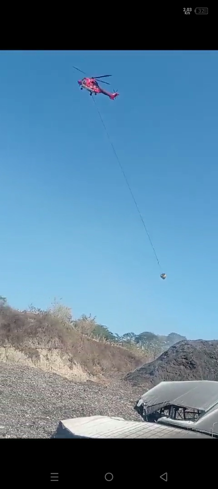 Helikopter Water Bombing Kembali Dikerahkan untuk Padamkan Api TPA Jatibarang