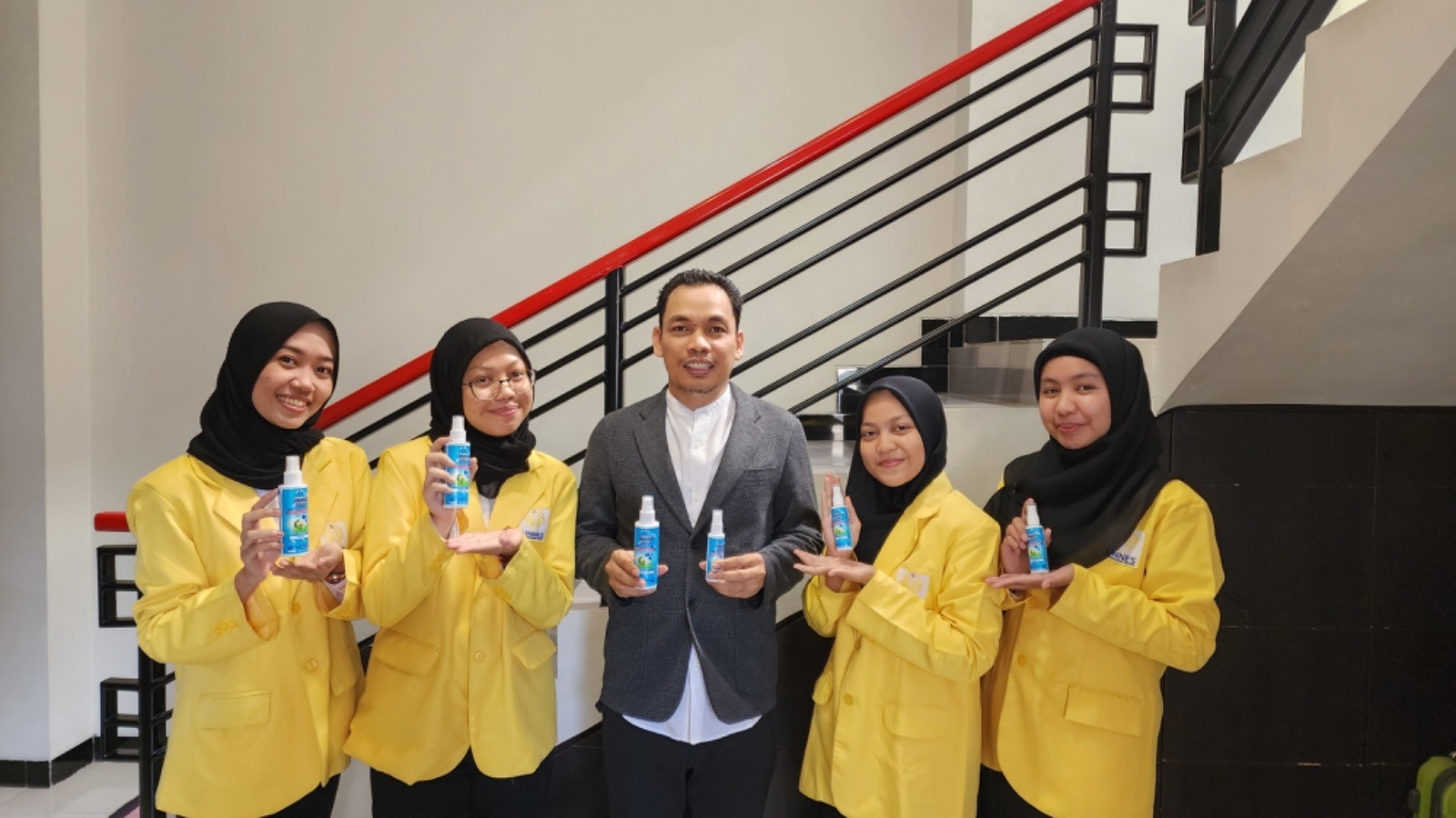 Manfaatkan Limbah Semangka, Mahasiswa UNNES Buat Spray Antibakteri