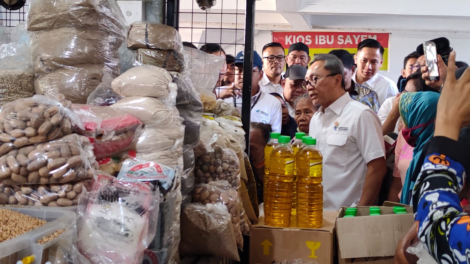 Zulhas Datang, Harga Bapok di Pasar Johar Stabil
