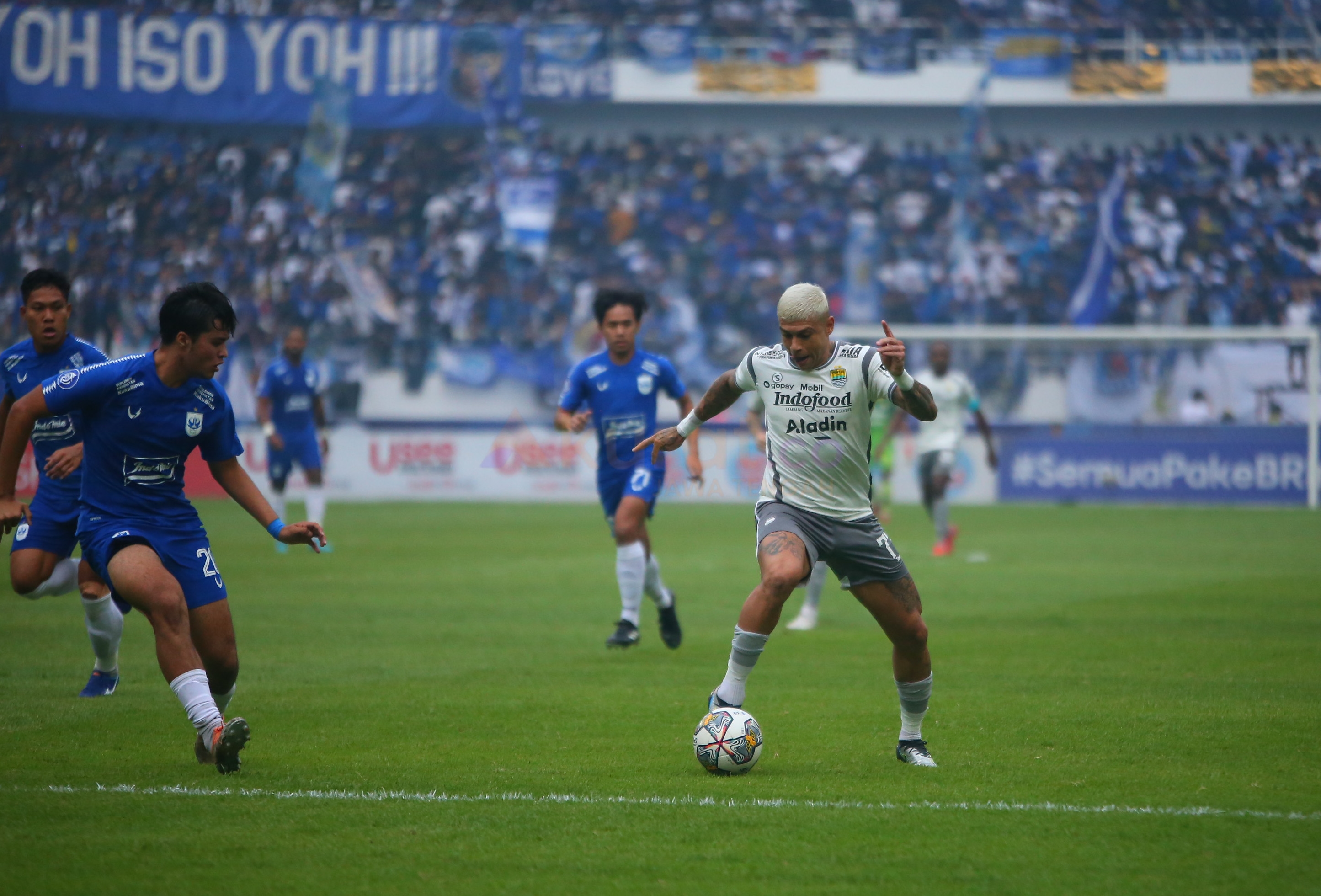 LIVE STREAMING HASIL AKHIR Persib vs PSIS, MENANG SIAPA? SIARAN LANGSUNG INDOSIAR, Cek Skor Babak Pertama Kedua LIVE SCORE Laga Liga 1 Malam Ini