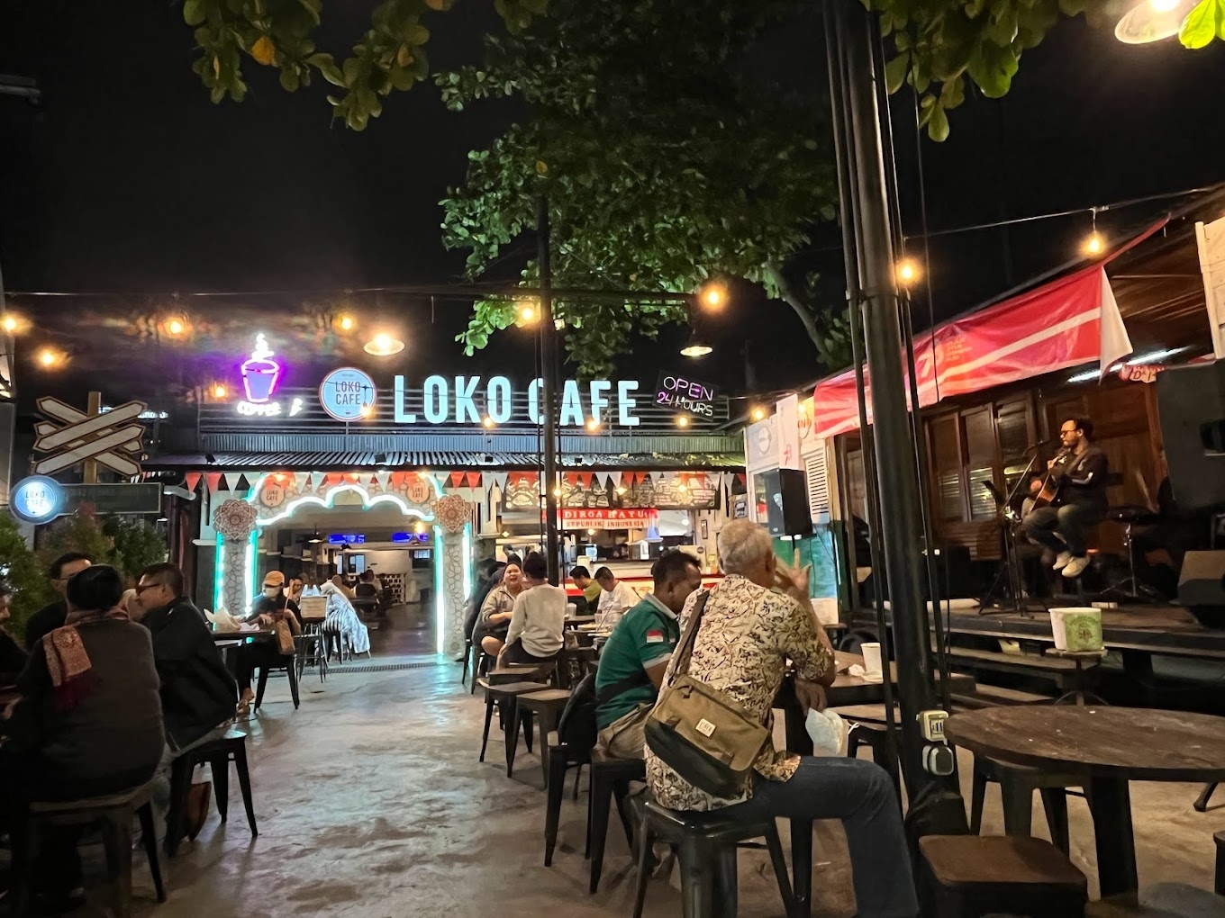 Salah Satu Tempat Nongkrong Favorit Dekat Stasiun Tugu Yogyakarta, Loko Coffee Shop