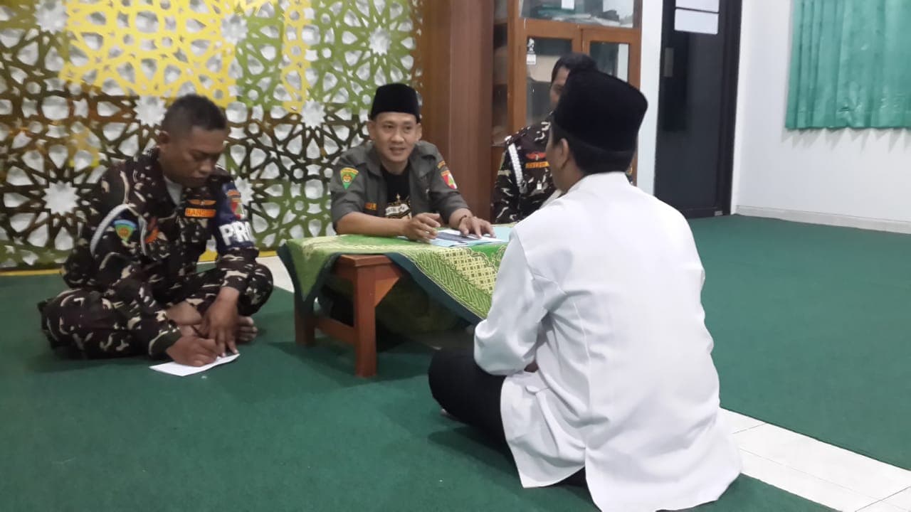 Pria Beratribut Banser dalam PKS Bersholawat Punya KTA PKS